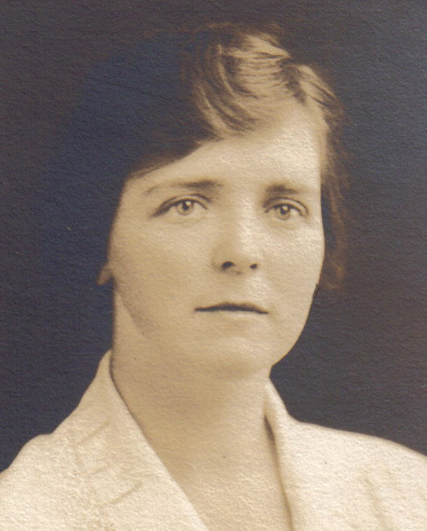 Photo of photos/Helen Ethel Martin b1890 portrait